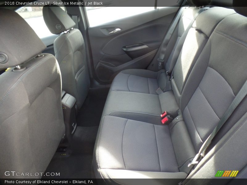 Silver Ice Metallic / Jet Black 2018 Chevrolet Cruze LT