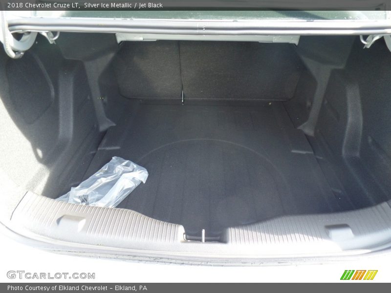 Silver Ice Metallic / Jet Black 2018 Chevrolet Cruze LT