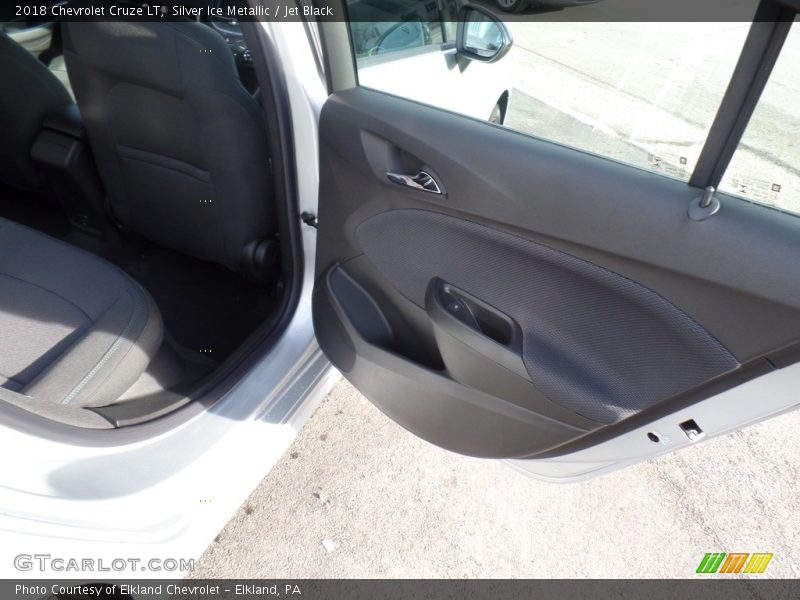 Silver Ice Metallic / Jet Black 2018 Chevrolet Cruze LT
