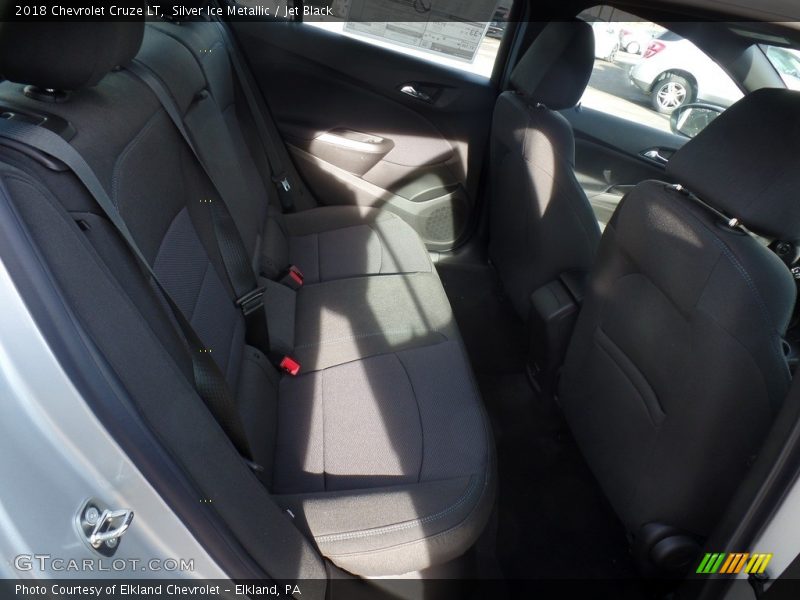 Silver Ice Metallic / Jet Black 2018 Chevrolet Cruze LT