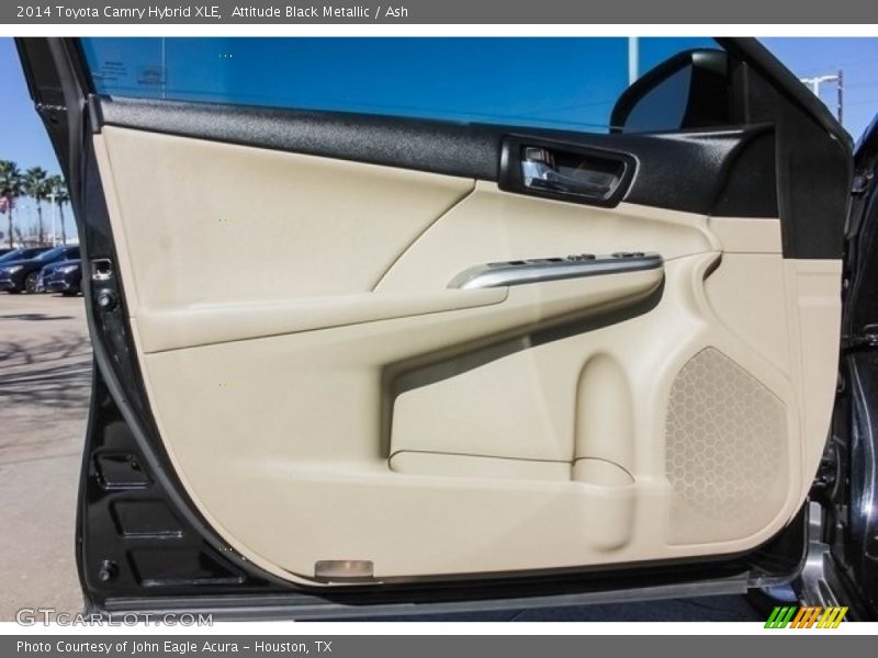 Attitude Black Metallic / Ash 2014 Toyota Camry Hybrid XLE