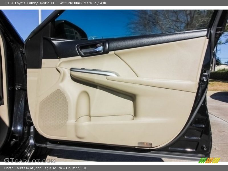 Attitude Black Metallic / Ash 2014 Toyota Camry Hybrid XLE