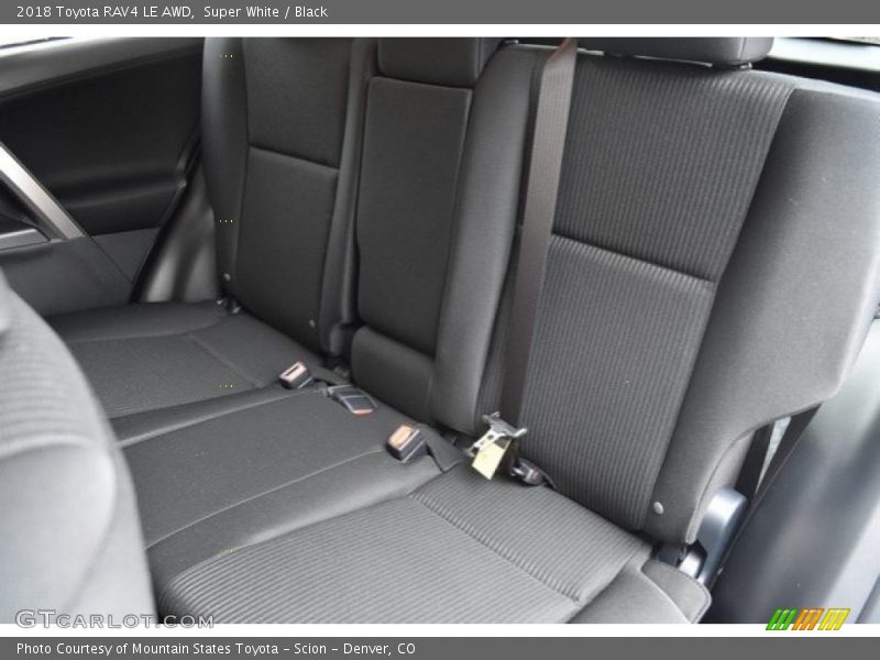 Super White / Black 2018 Toyota RAV4 LE AWD