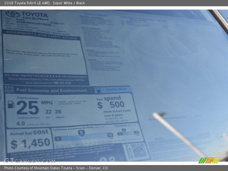 Super White / Black 2018 Toyota RAV4 LE AWD