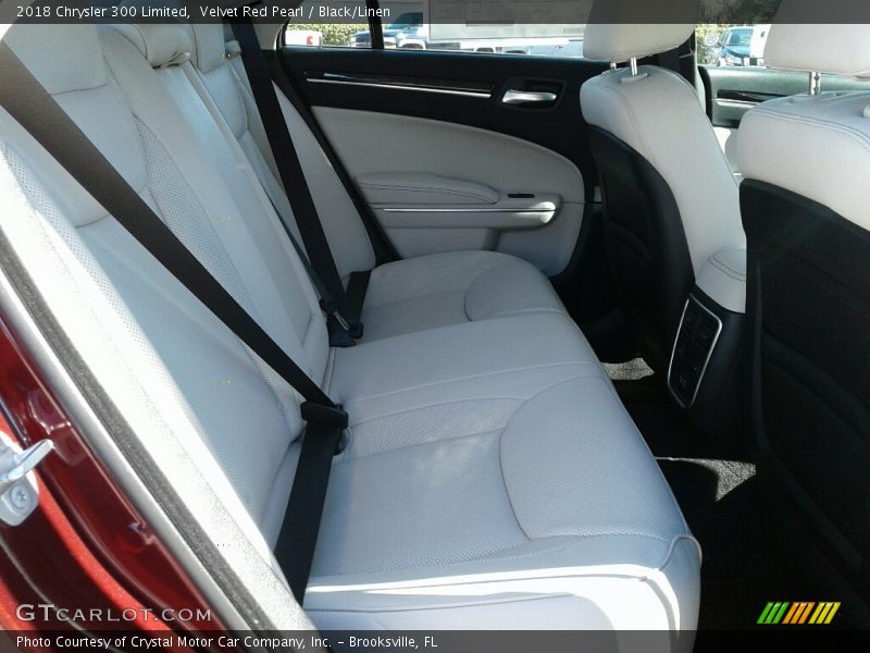 Velvet Red Pearl / Black/Linen 2018 Chrysler 300 Limited