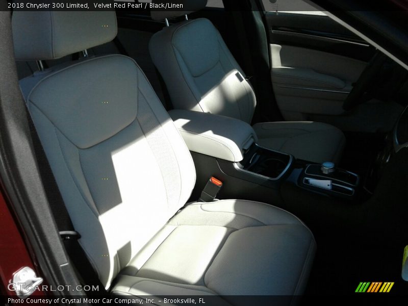 Velvet Red Pearl / Black/Linen 2018 Chrysler 300 Limited