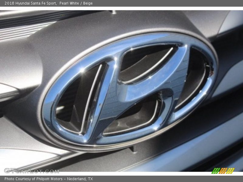Pearl White / Beige 2018 Hyundai Santa Fe Sport