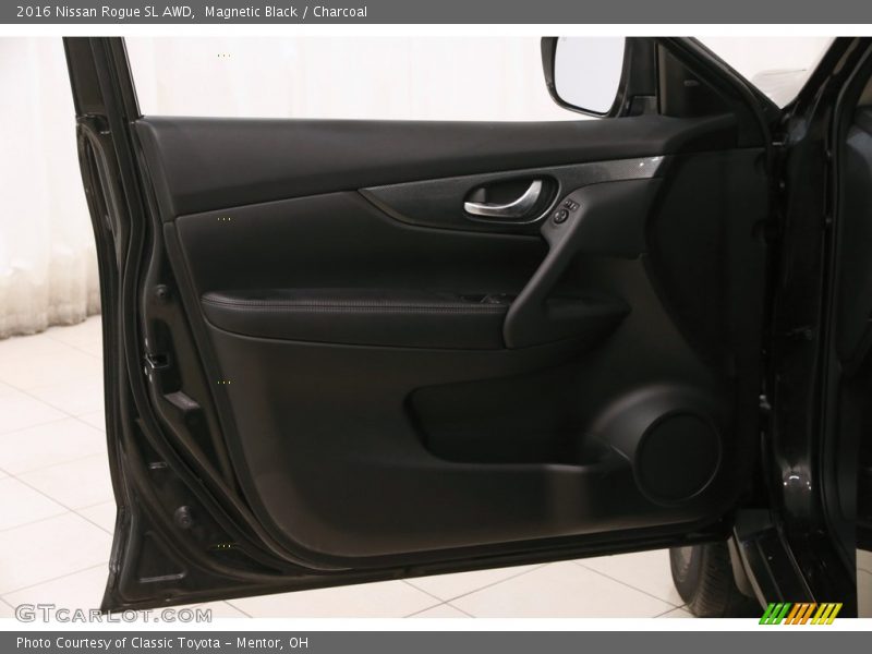 Magnetic Black / Charcoal 2016 Nissan Rogue SL AWD