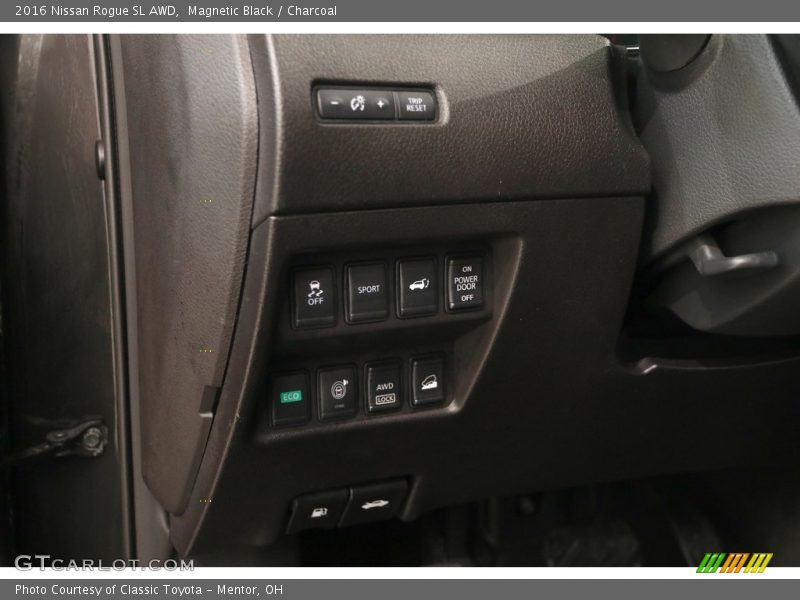 Magnetic Black / Charcoal 2016 Nissan Rogue SL AWD