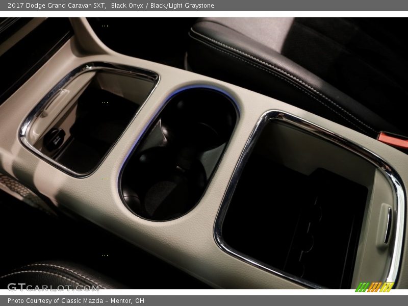 Black Onyx / Black/Light Graystone 2017 Dodge Grand Caravan SXT