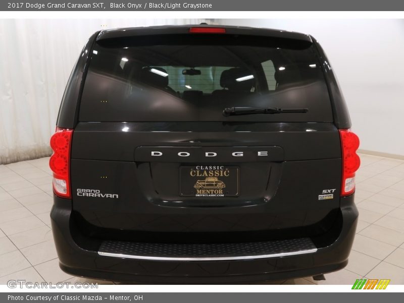 Black Onyx / Black/Light Graystone 2017 Dodge Grand Caravan SXT