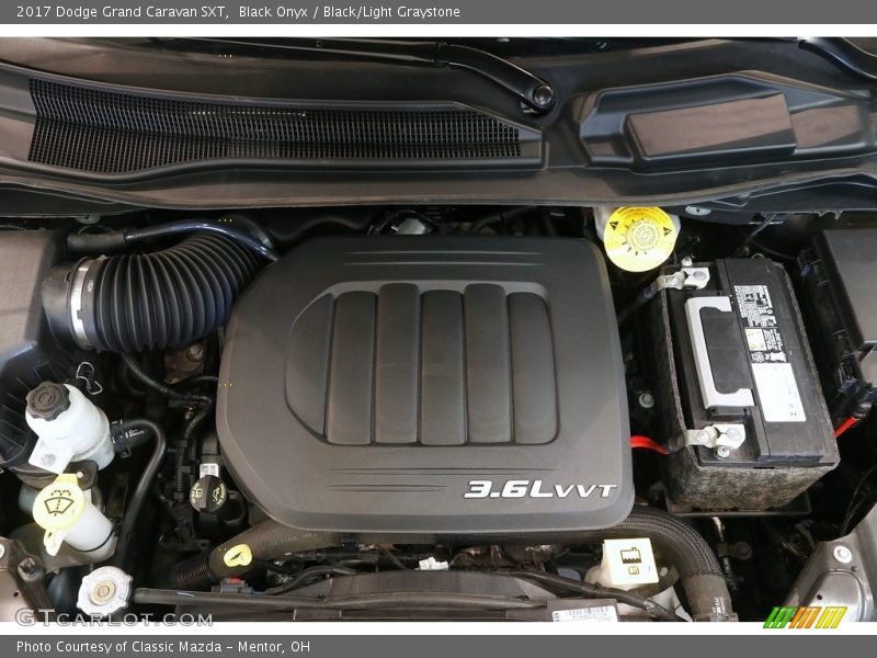 Black Onyx / Black/Light Graystone 2017 Dodge Grand Caravan SXT