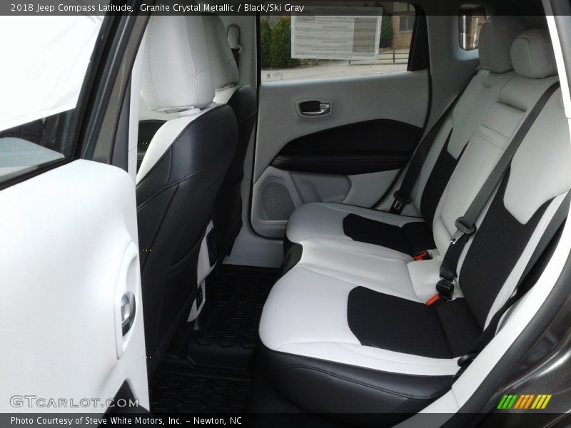 Granite Crystal Metallic / Black/Ski Gray 2018 Jeep Compass Latitude