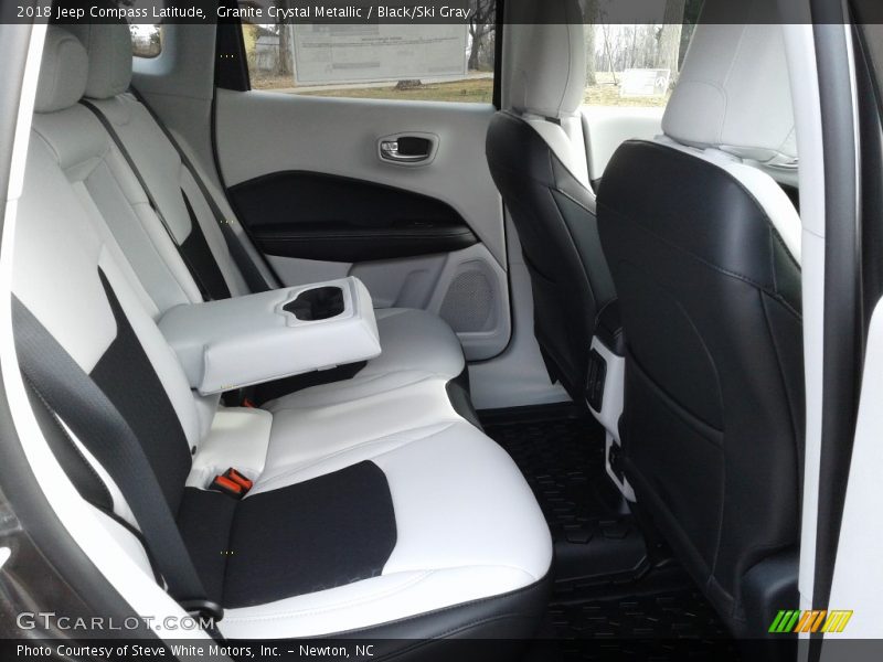 Granite Crystal Metallic / Black/Ski Gray 2018 Jeep Compass Latitude