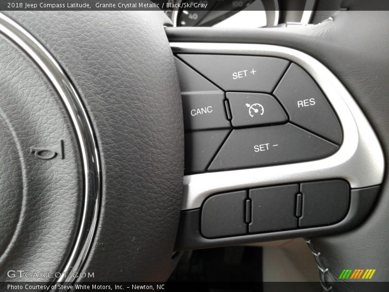 Granite Crystal Metallic / Black/Ski Gray 2018 Jeep Compass Latitude