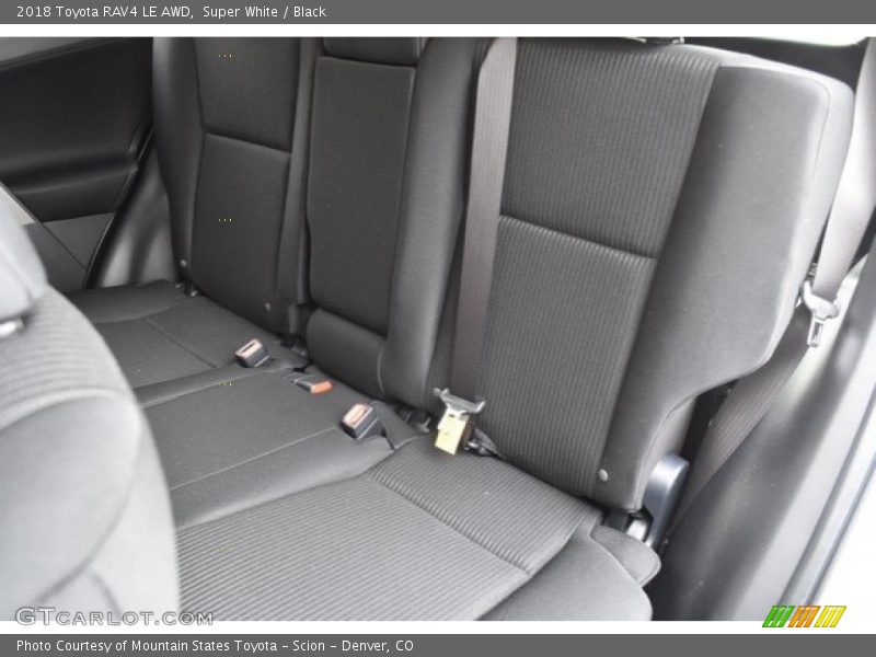 Super White / Black 2018 Toyota RAV4 LE AWD
