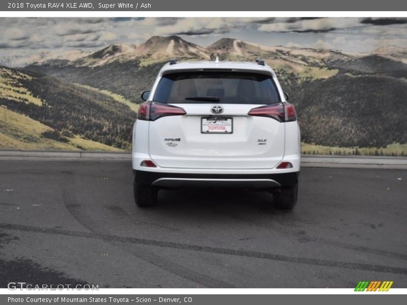 Super White / Ash 2018 Toyota RAV4 XLE AWD