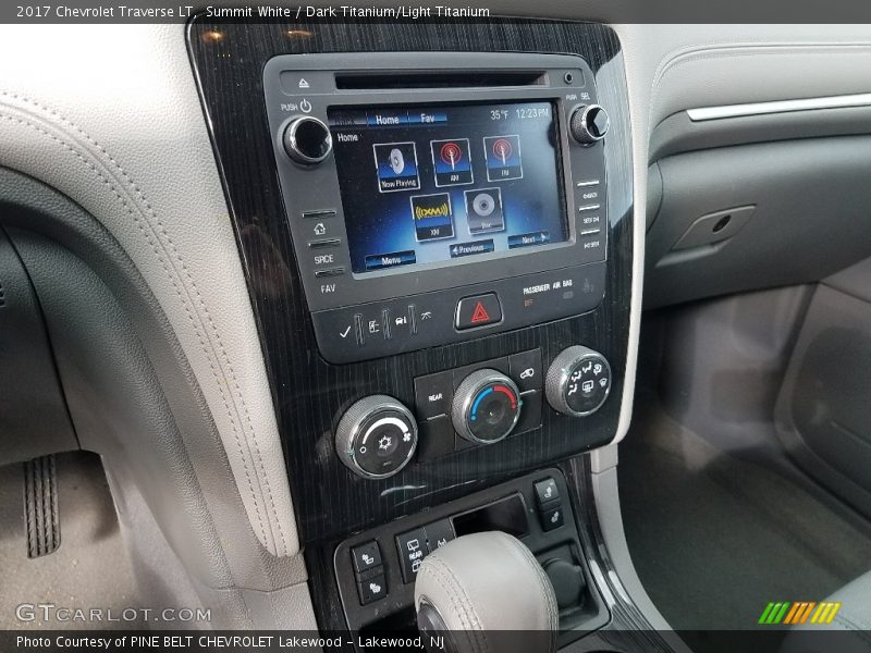 Summit White / Dark Titanium/Light Titanium 2017 Chevrolet Traverse LT