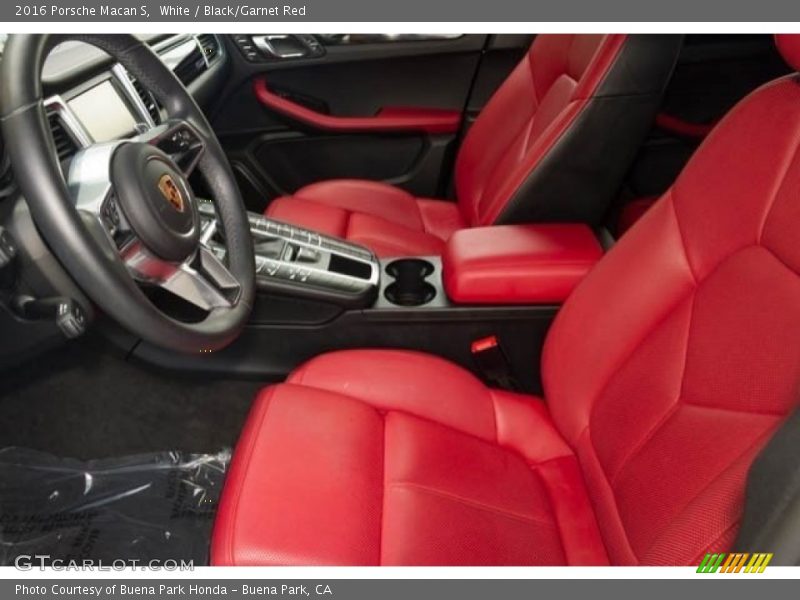 White / Black/Garnet Red 2016 Porsche Macan S