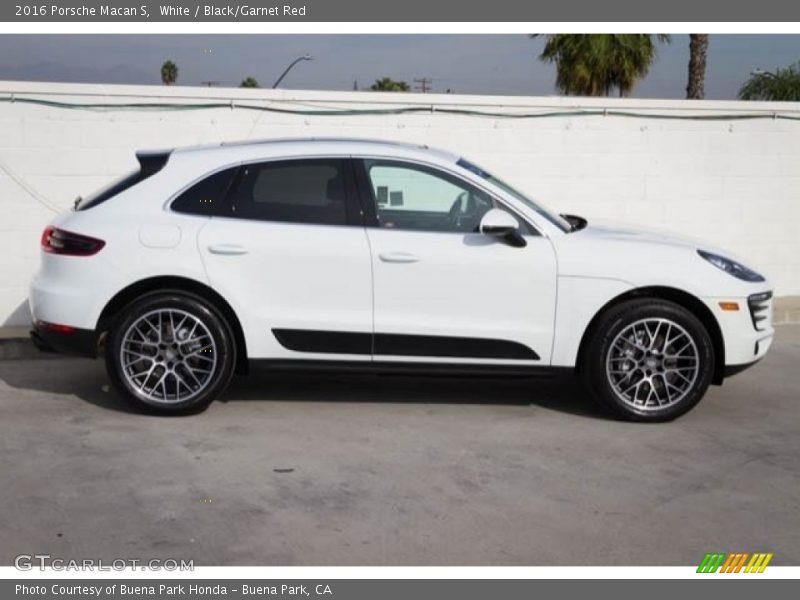 White / Black/Garnet Red 2016 Porsche Macan S