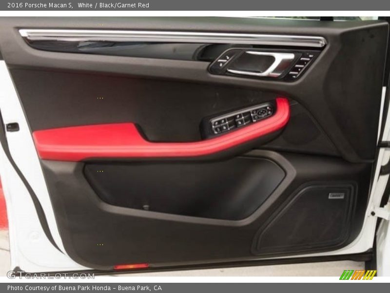 White / Black/Garnet Red 2016 Porsche Macan S