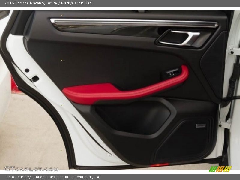 White / Black/Garnet Red 2016 Porsche Macan S