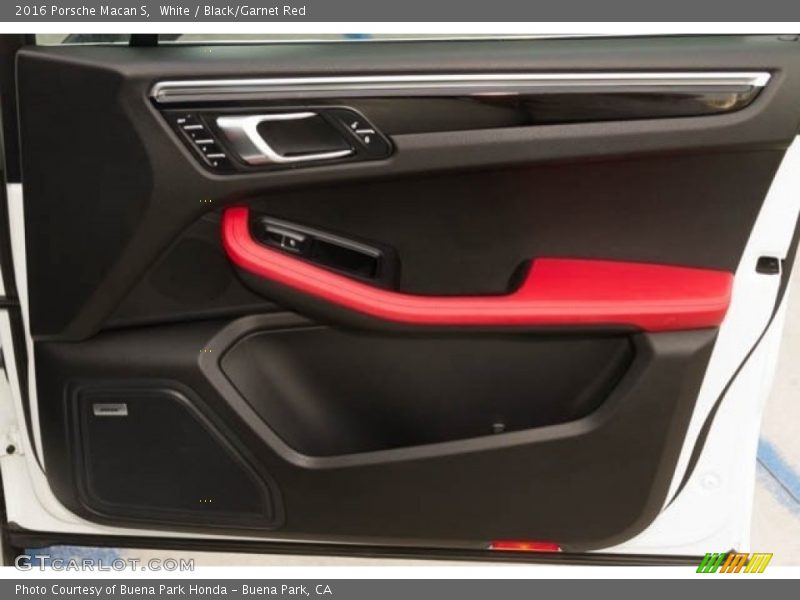 White / Black/Garnet Red 2016 Porsche Macan S