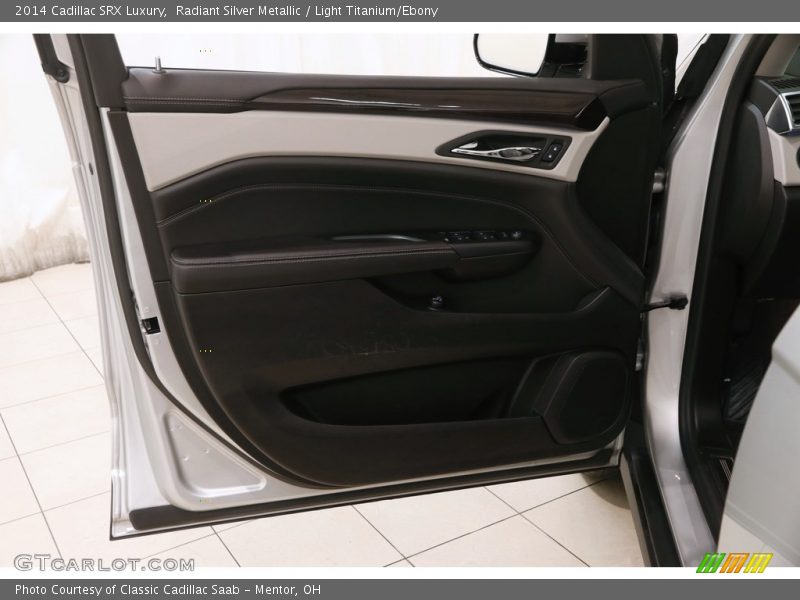Radiant Silver Metallic / Light Titanium/Ebony 2014 Cadillac SRX Luxury