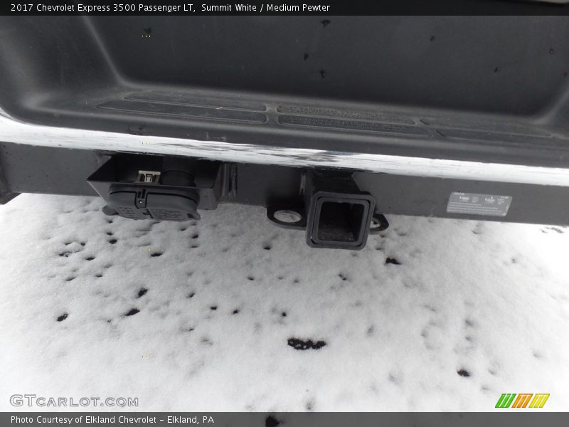 Summit White / Medium Pewter 2017 Chevrolet Express 3500 Passenger LT