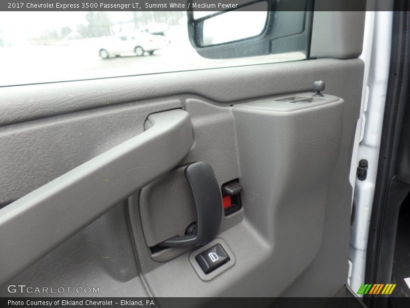 Summit White / Medium Pewter 2017 Chevrolet Express 3500 Passenger LT