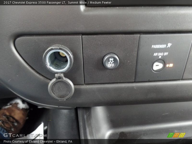 Summit White / Medium Pewter 2017 Chevrolet Express 3500 Passenger LT