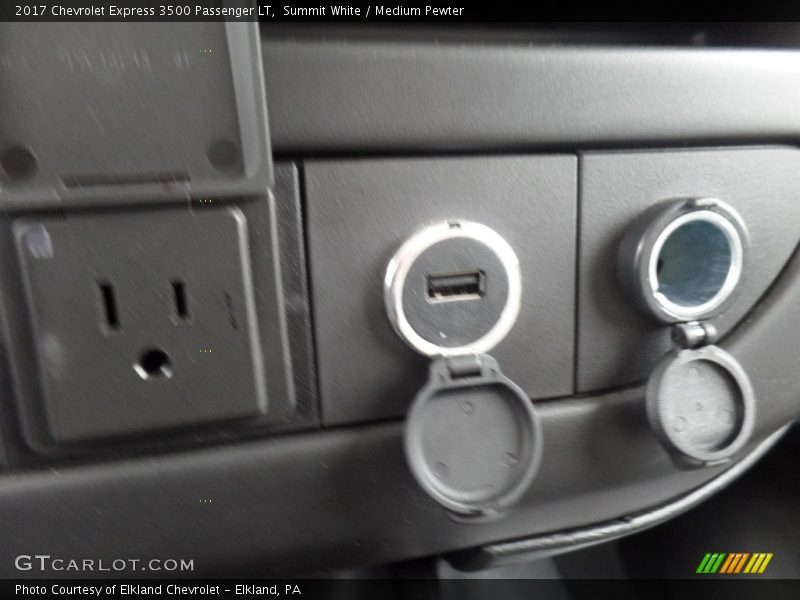 Summit White / Medium Pewter 2017 Chevrolet Express 3500 Passenger LT