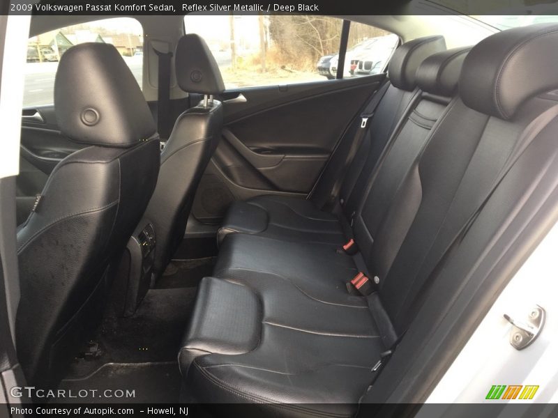 Reflex Silver Metallic / Deep Black 2009 Volkswagen Passat Komfort Sedan