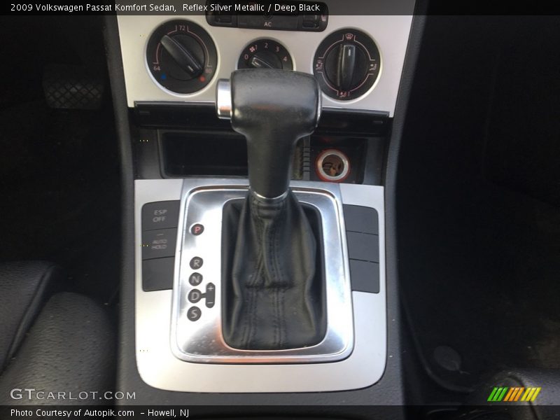 Reflex Silver Metallic / Deep Black 2009 Volkswagen Passat Komfort Sedan