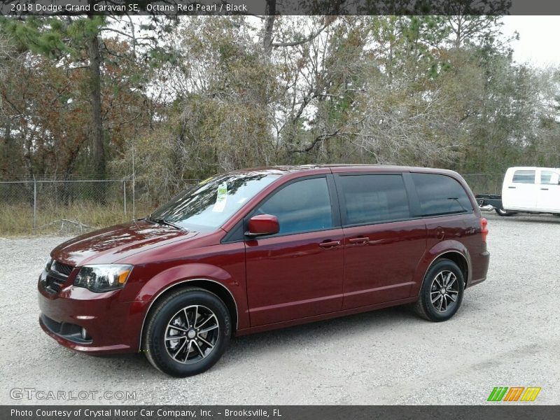 Front 3/4 View of 2018 Grand Caravan SE