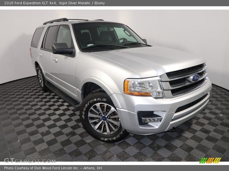 Front 3/4 View of 2016 Expedition XLT 4x4