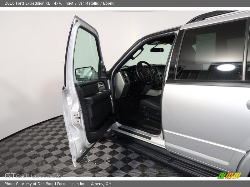 Ingot Silver Metallic / Ebony 2016 Ford Expedition XLT 4x4