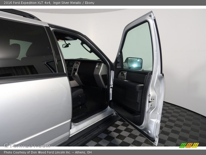 Ingot Silver Metallic / Ebony 2016 Ford Expedition XLT 4x4