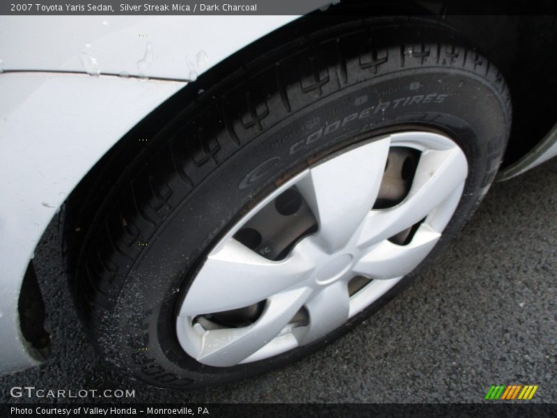 Silver Streak Mica / Dark Charcoal 2007 Toyota Yaris Sedan