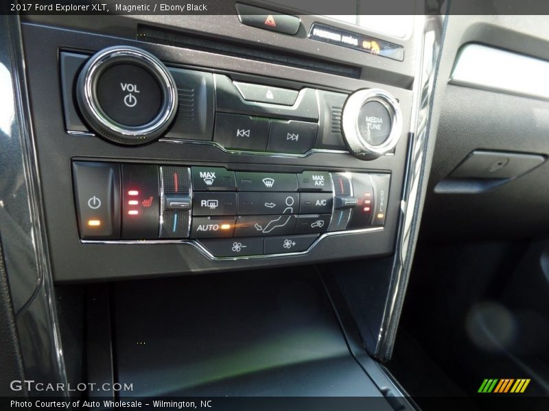 Magnetic / Ebony Black 2017 Ford Explorer XLT
