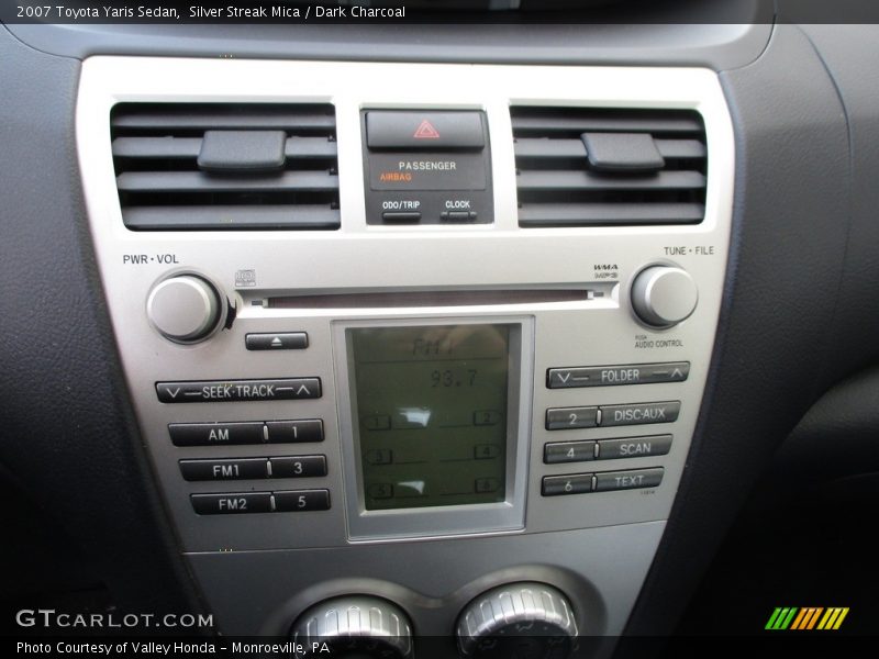 Silver Streak Mica / Dark Charcoal 2007 Toyota Yaris Sedan