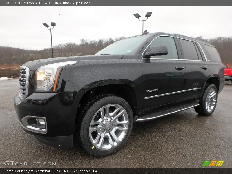 Front 3/4 View of 2018 Yukon SLT 4WD