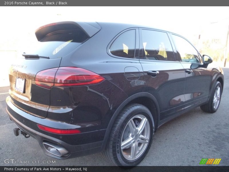 Black / Black 2016 Porsche Cayenne
