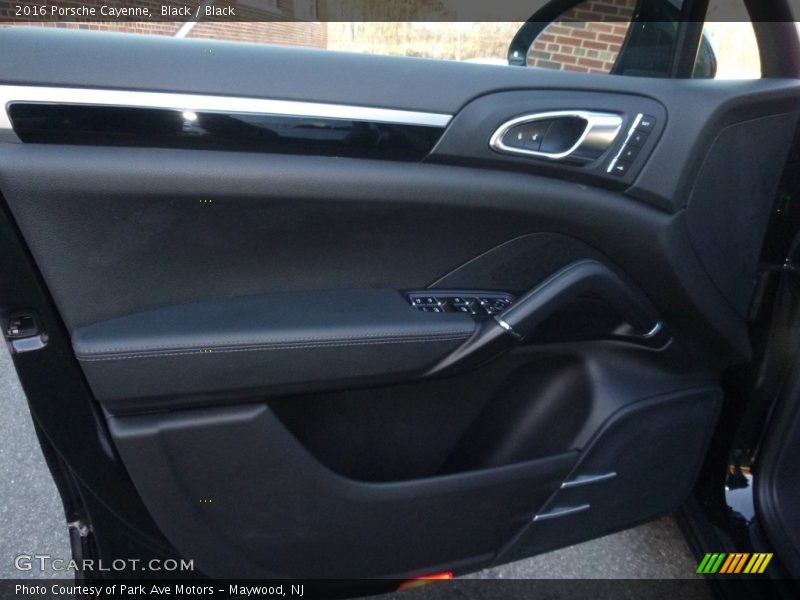 Black / Black 2016 Porsche Cayenne