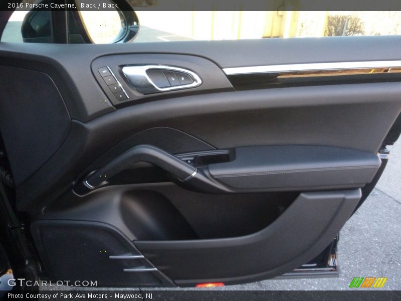 Black / Black 2016 Porsche Cayenne