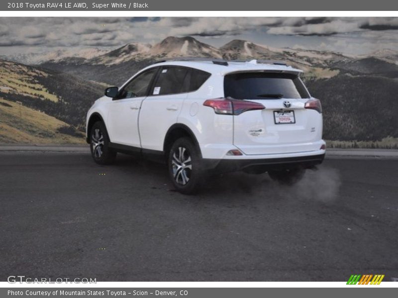 Super White / Black 2018 Toyota RAV4 LE AWD
