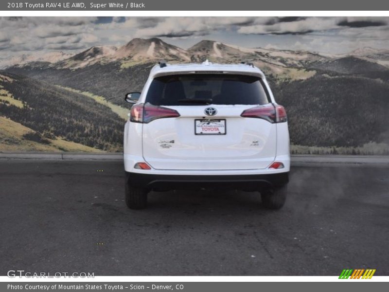 Super White / Black 2018 Toyota RAV4 LE AWD