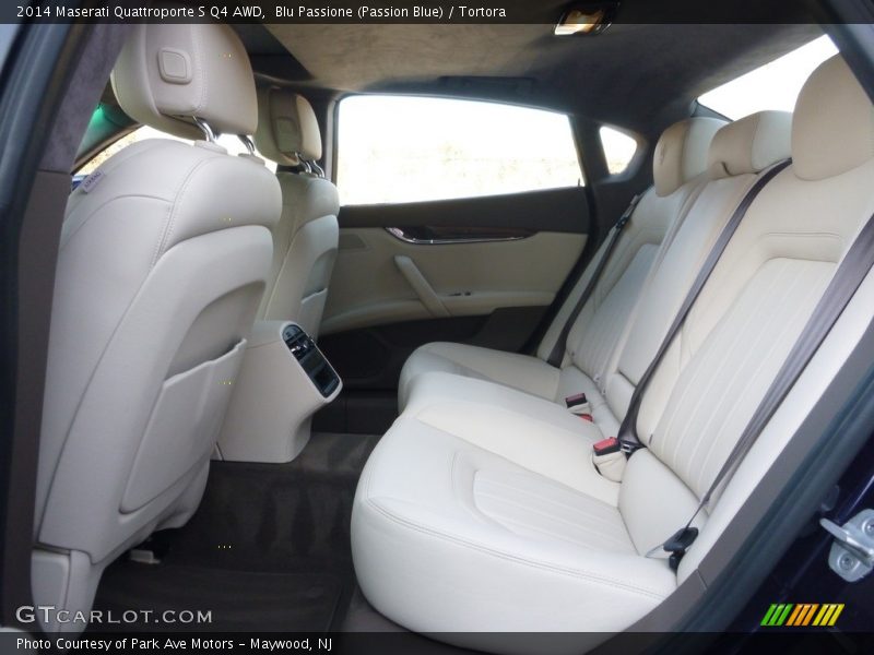 Blu Passione (Passion Blue) / Tortora 2014 Maserati Quattroporte S Q4 AWD