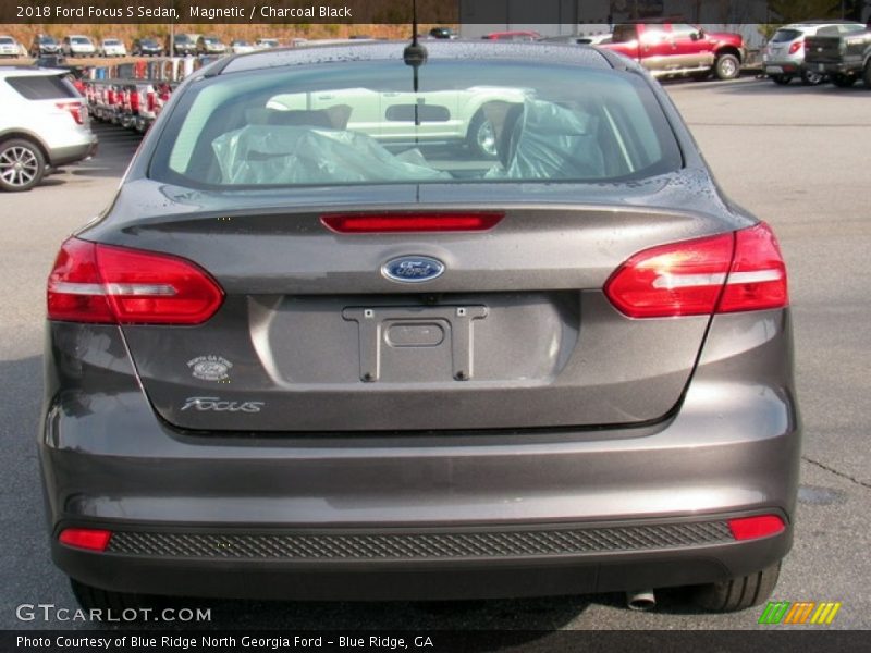 Magnetic / Charcoal Black 2018 Ford Focus S Sedan