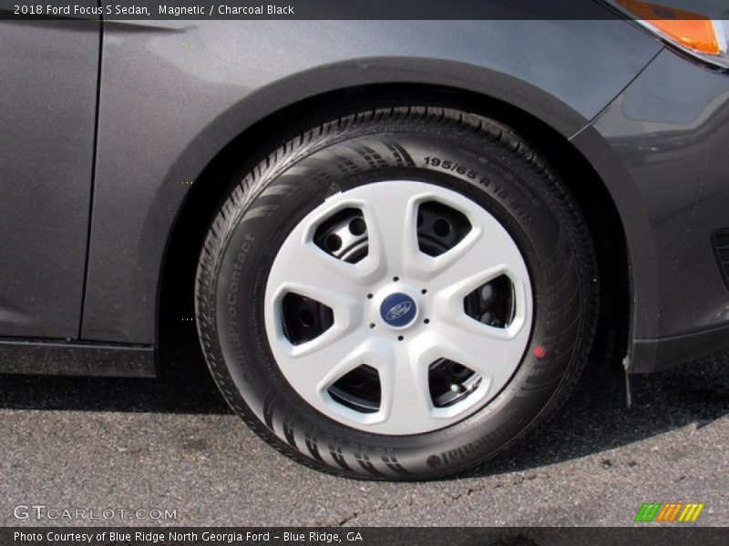 Magnetic / Charcoal Black 2018 Ford Focus S Sedan